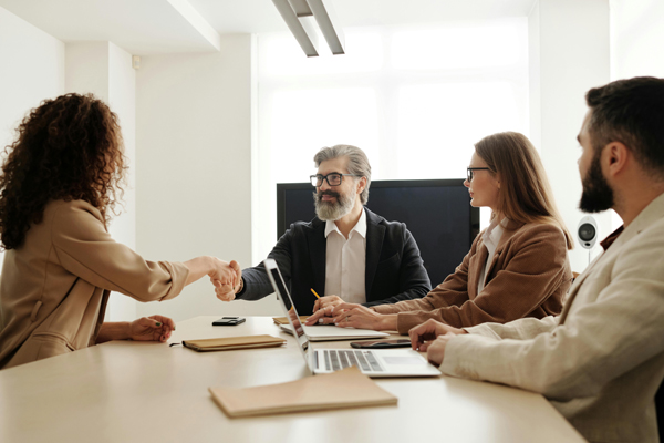 advisor meeting with woman